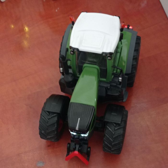 Трактор SIKU със дистанционно управление