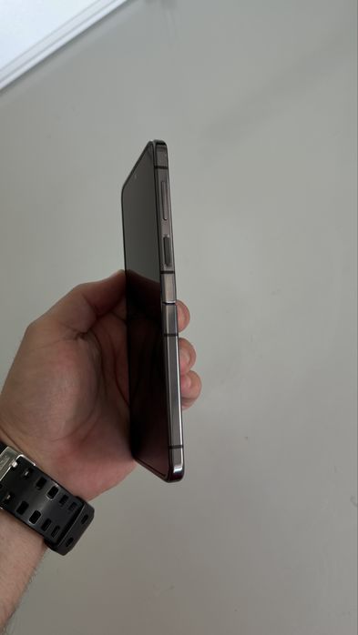 Samsung Galaxy Z Flip5 512GB  – Gri Grafit – Stare foarte bună