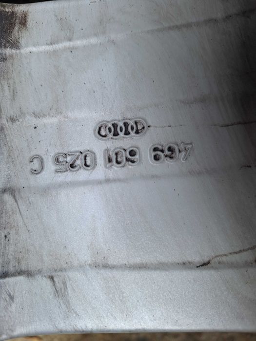Продавам оригинални джанти за Audi 18 цола.