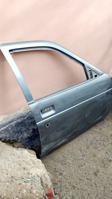 Двери от ВАЗ подходит на Приеру