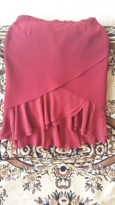 Бордовая юбка с кофточкой.