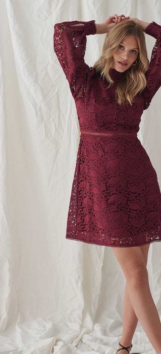 Дантелена рокля в цвят бургунди