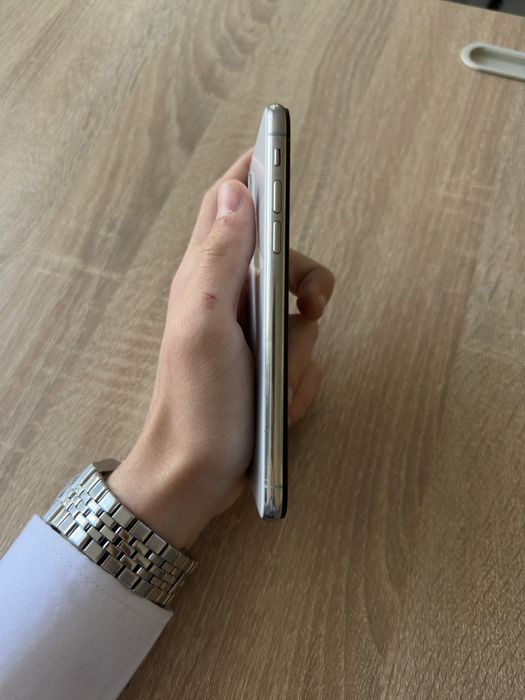 Iphone x.