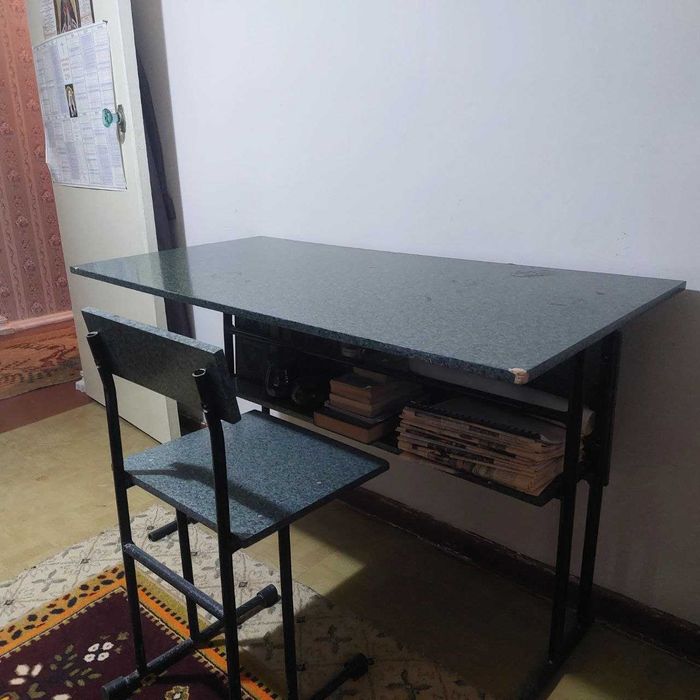 Продается парта и стул