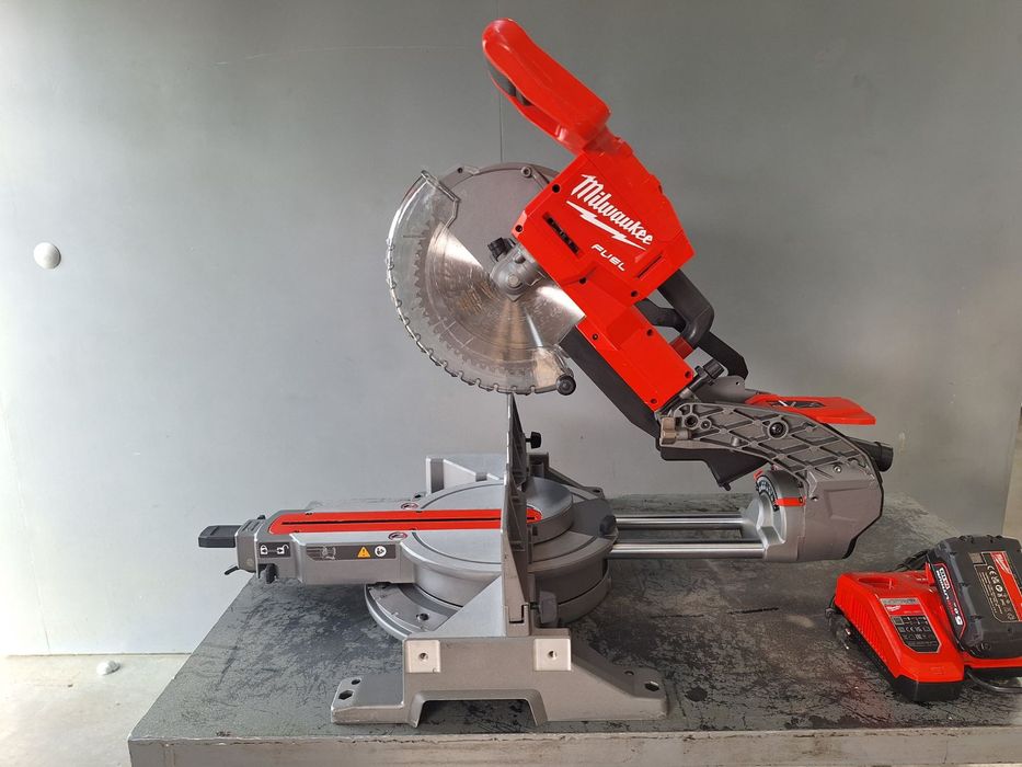 Акумулаторен настолен потапящ циркуляр MILWAUKEE M18 FMS254
