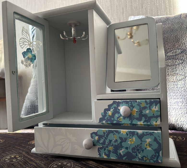 Шкатулка для украшений