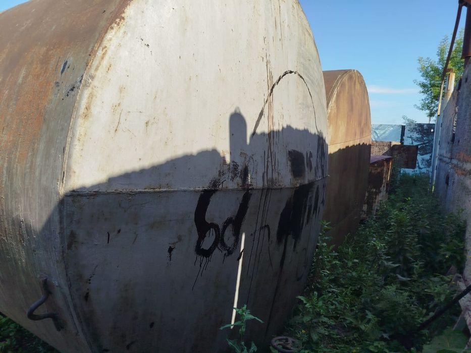 Продам бочку 25 кубов 50 кубов емкости разные