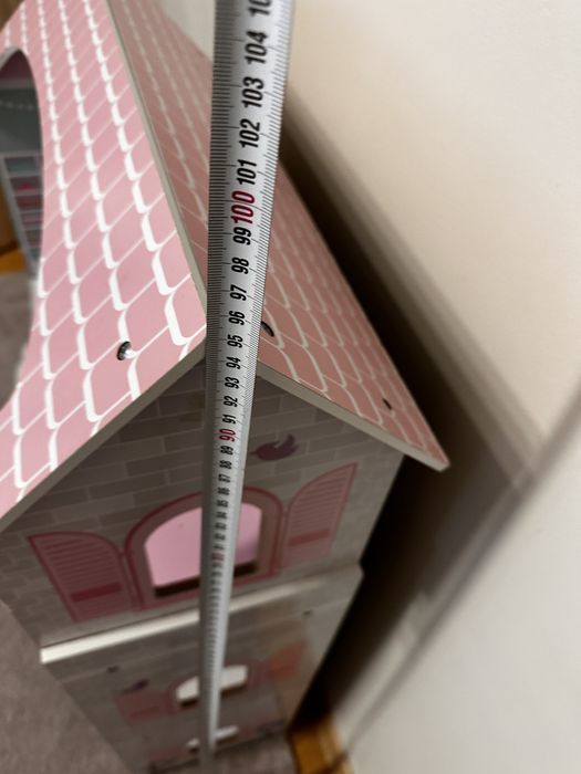 Дървена къща за кукли