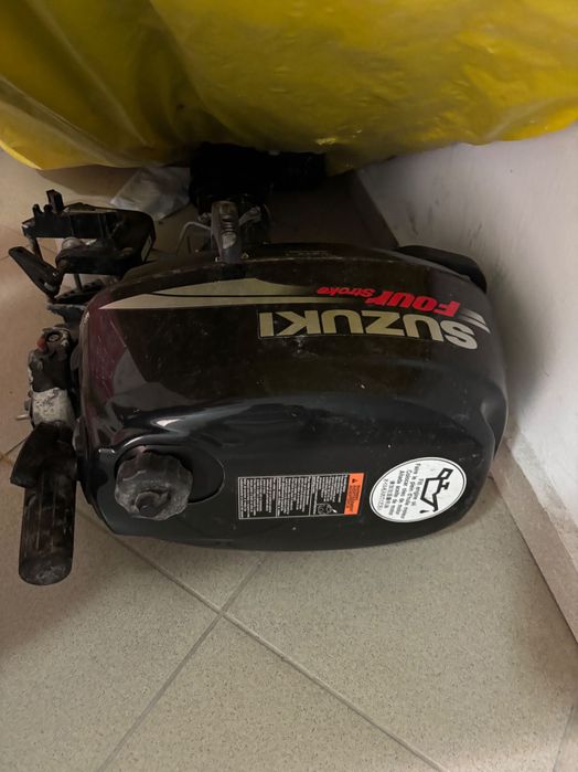 Продавам лодка Zodiac 340 с мотор Suzuki