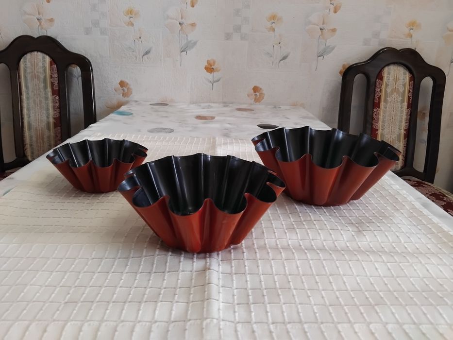 Формы для выпечки металлические.