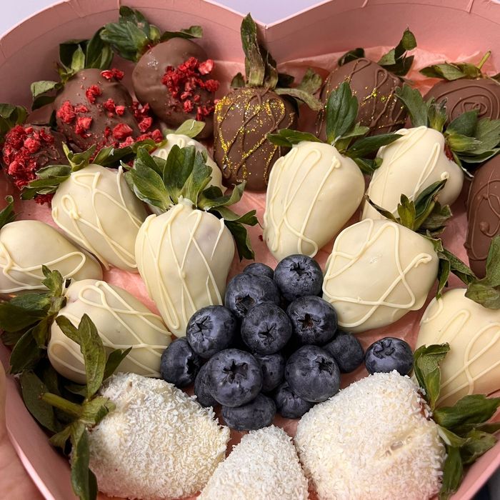 Клубника в шоколаде на 8 марта