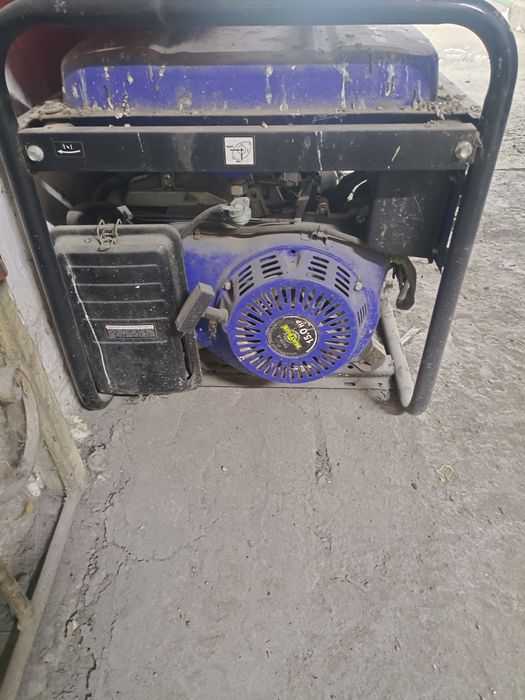 Продам бензиновый генератор