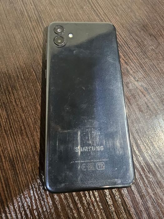 Продам телефон смартфон Samsung самсунг а04