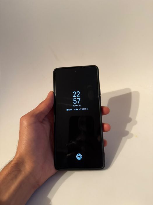 Tecno pova 6 pro 5G. 256/12 gb
