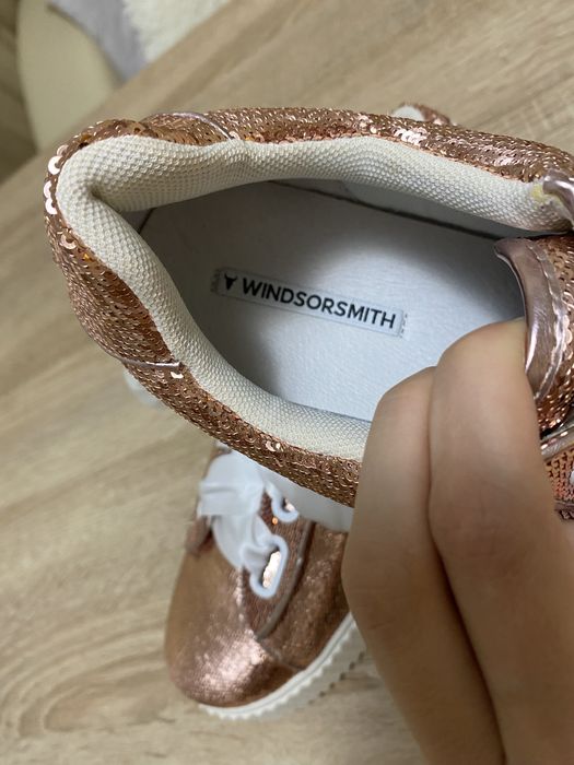 Чисто нови дамски обувки