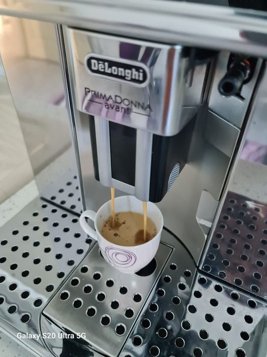 Кафемашина Delonghi PrimaDonna avant ESAM 6700