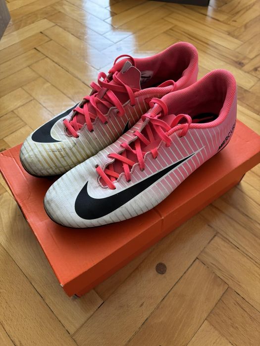 Бутонки за изкуствена трева