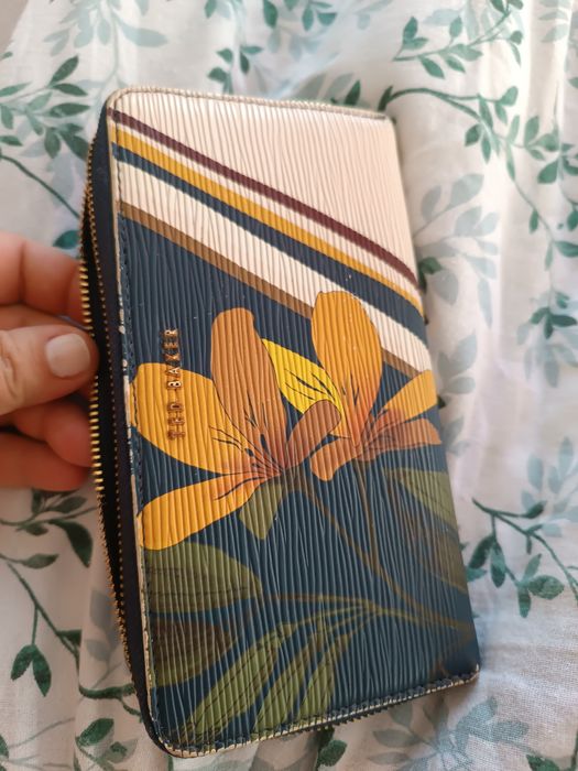 Furla,Guess,Ted Baker,Moschino,Samsonite оригинални чанти и портфейли