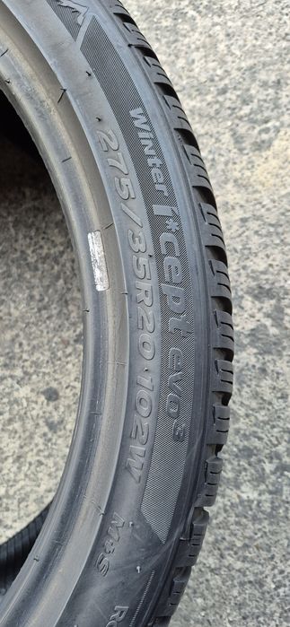4 anvelope iarna ca noi Hankook,fata 245/40/20,spate275/35/20.Pret/buc