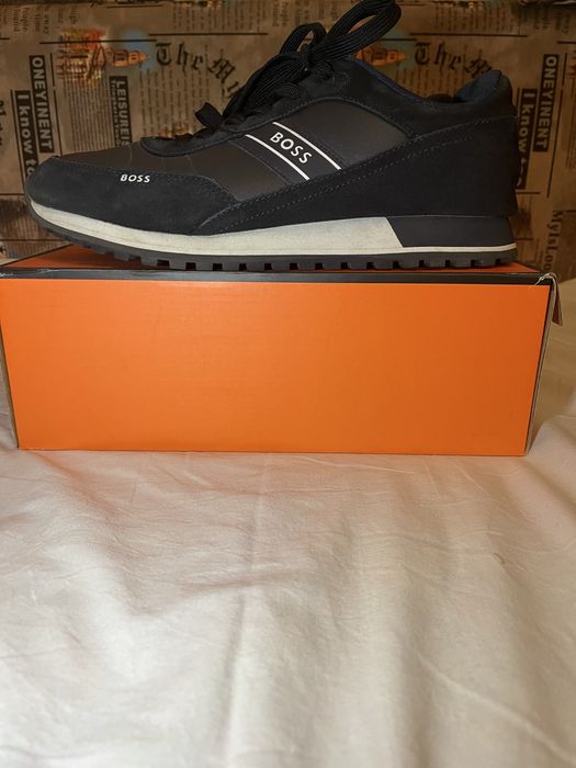 Кроссовки от бренда BOSS