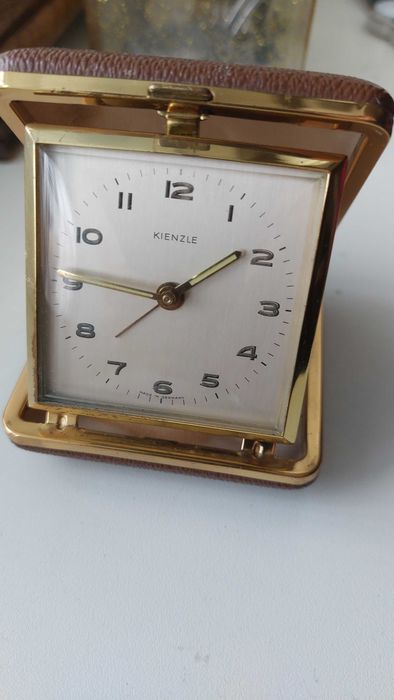 Продам винтажные часы.