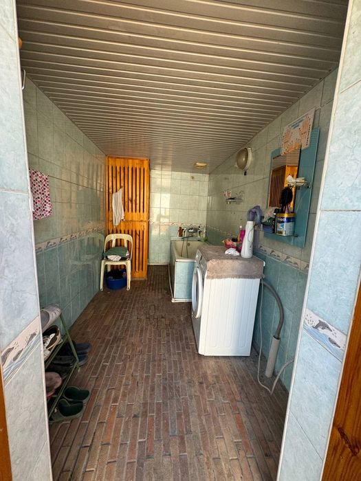 Участок сотилади 5 соток . Сутиги 30 мингдан