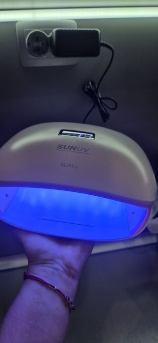 UV/LED лампа за маникюр