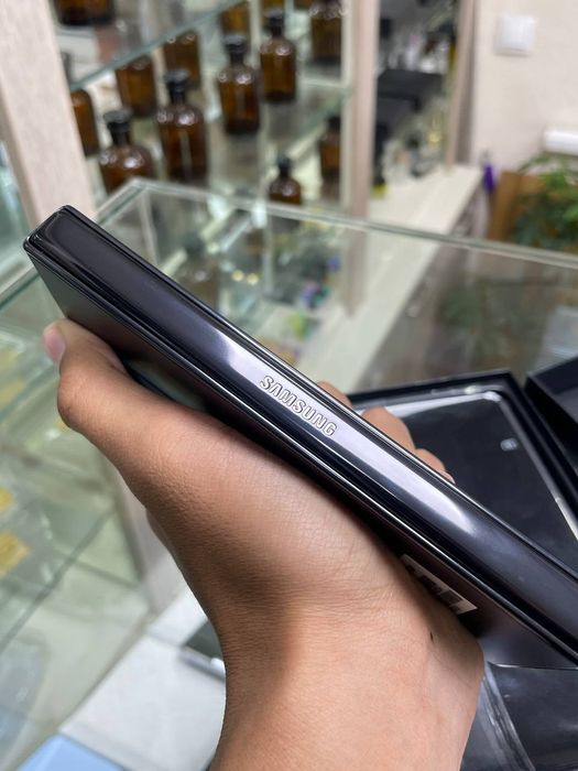Samsung galaxy z fold 4 5G 12/256gb holati 9/10 ideall