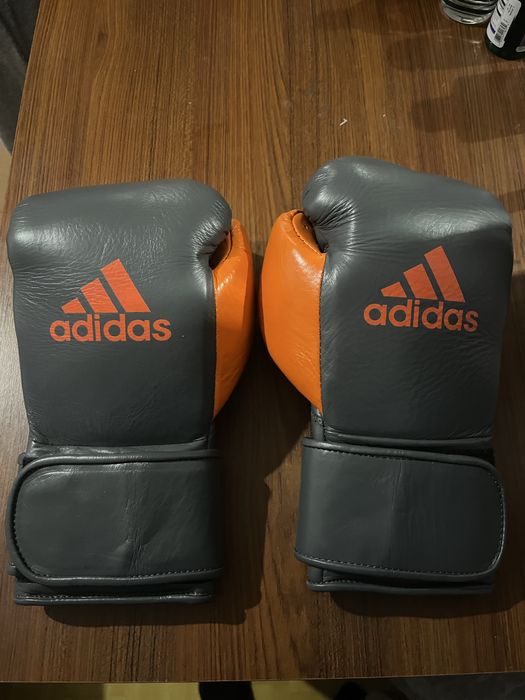 Боксерские перчатки