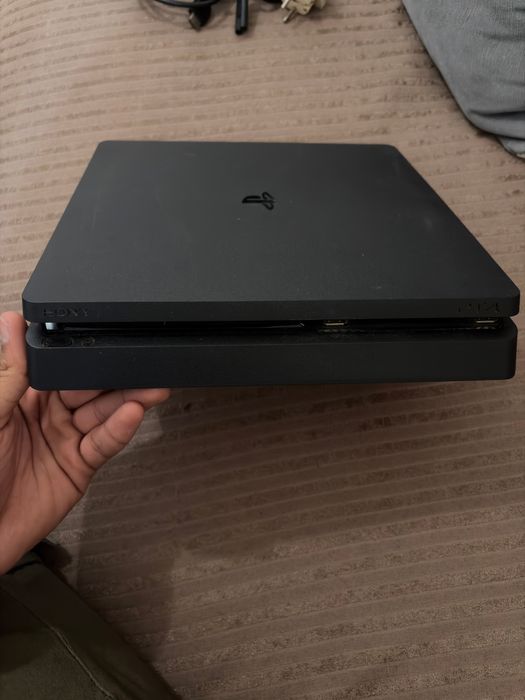 Playstation 4 с игри и 2 контролера