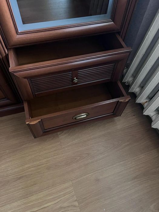 Продам шкаф витрина