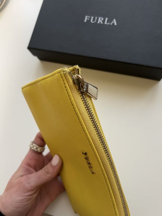 Жълто портмоне Furla