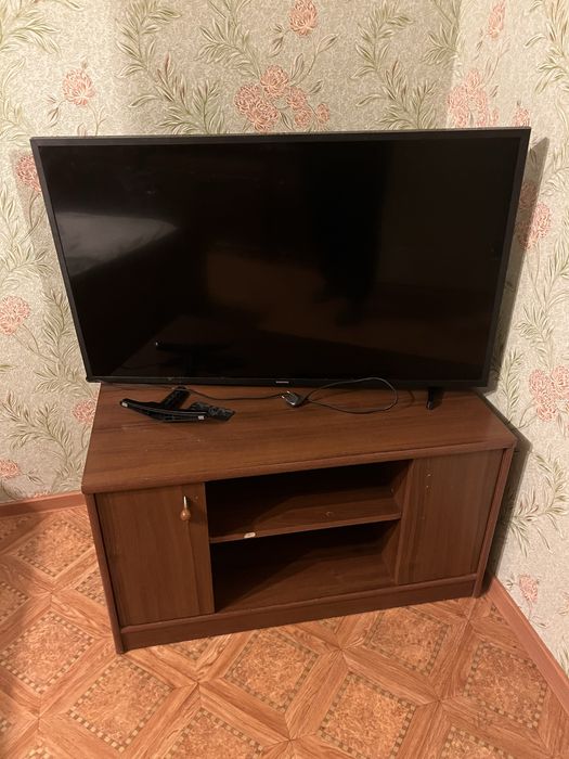 Продам тумбу под телевизор