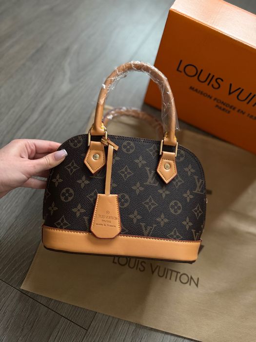 Нова чанта ( комплект и оригинална торбичка)