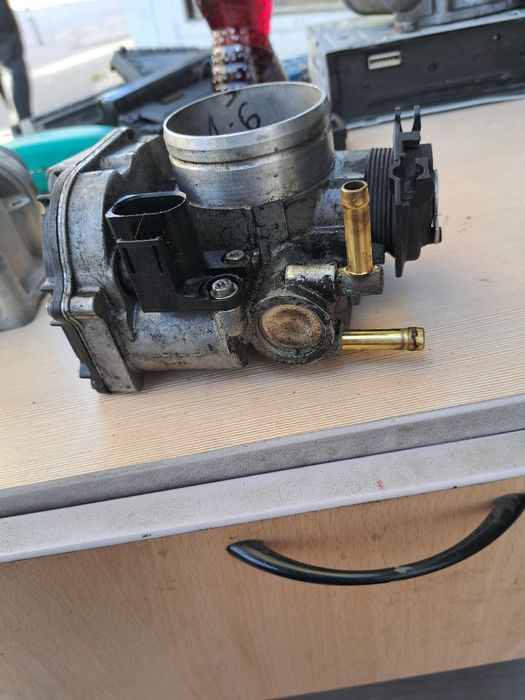 Оригиналена дросел клапа Vw Golf 4 1.6