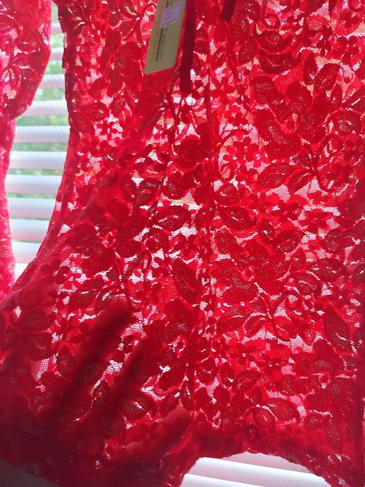 Bluza rosie din dantela noua