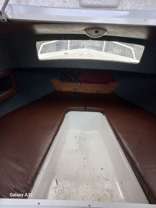 Vând barcă complet echipata