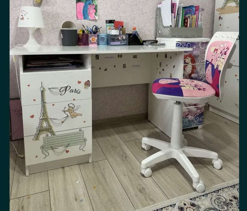 Стол письменный  в хорошем состоянии