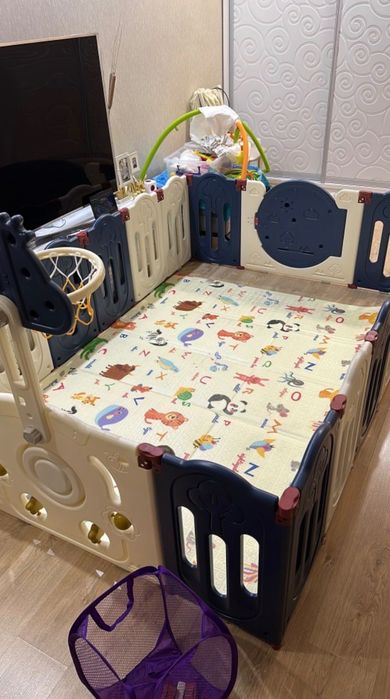 Огромный пластиковый манеж 190*190см