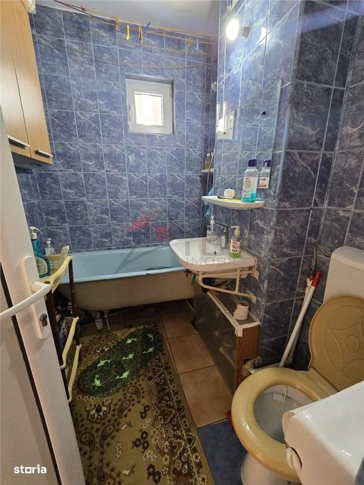 Alexandru cel Bun, 3 camere decomandat, geam la baie, liber