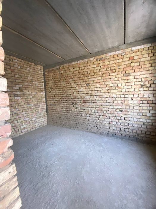 Uy sotiladi 2.2 sotiqli