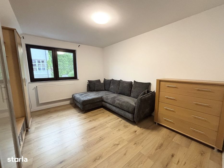 Apartament 3 Camere Spațios, Mobilat,  Curte și Balcon [ Zona Centrala