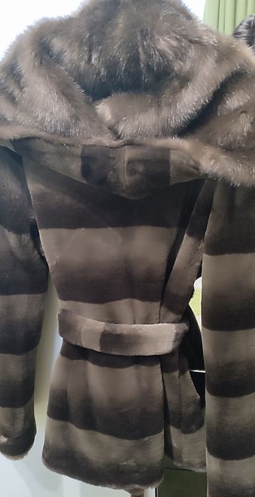 Шуба б/у бобер с капюшоном