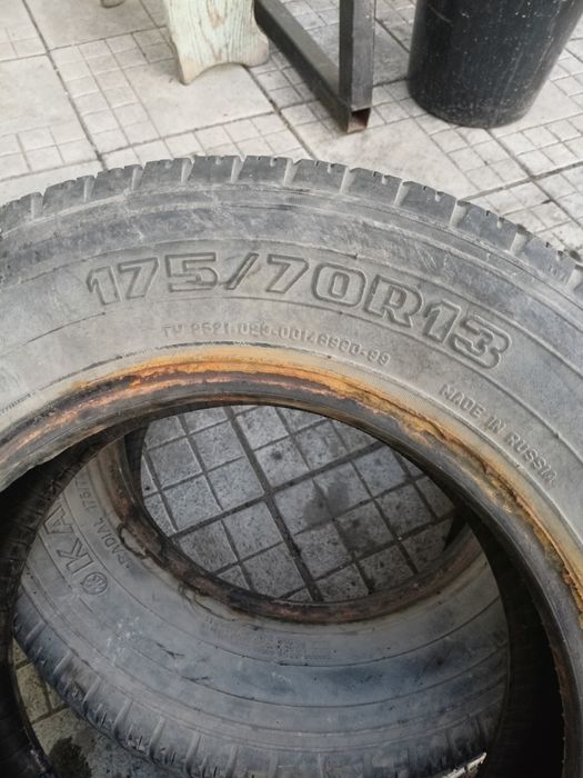 Продам две покрышки 175/70R13.