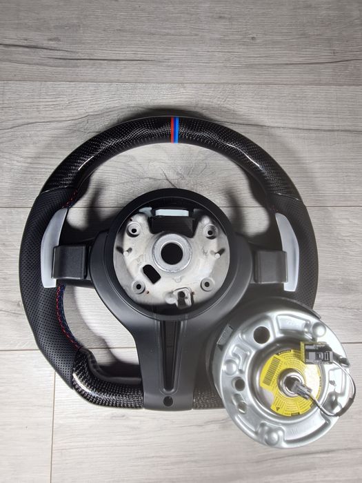 Volan-Carbon-Bmw-Seria-5-6-7-F10-F11-F06-F12-F01-F02-F07-F90-M5-M6-Nou