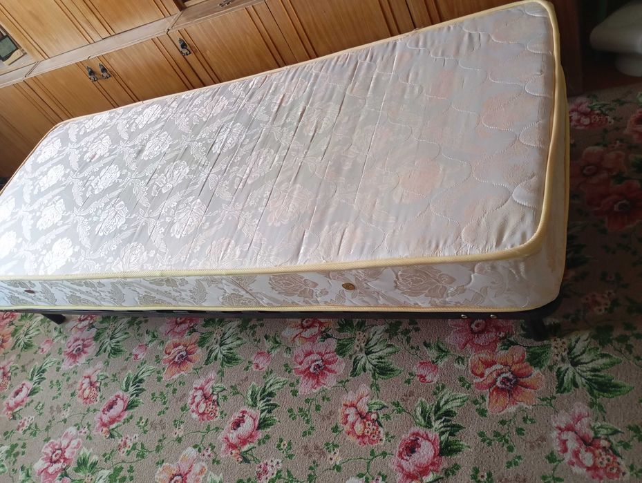 продам односпальную кровать. р-н Бурова