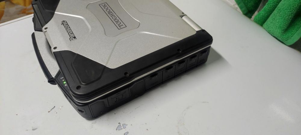 Продаеться ноутбук профессиональный.