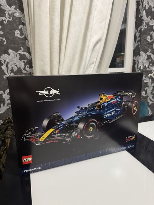 Lego technic f1 42206 и 42171 mercedes redbull ново
