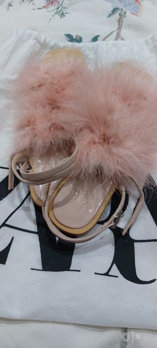 Босоножки ZARA.элегантные с перьями страуса