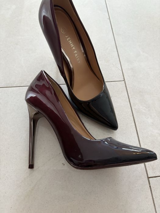 Stiletto in burgundy cu negru